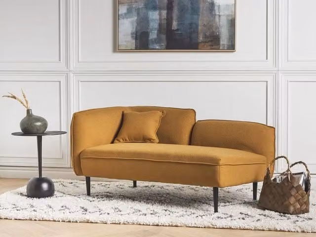 Chaise longue BELIANI in tessuto bouclé giallo con gambe in metallo e legno, design moderno con cuscino, lato sinistro, L/P/H: 138 x 77 x 74 cm – 1