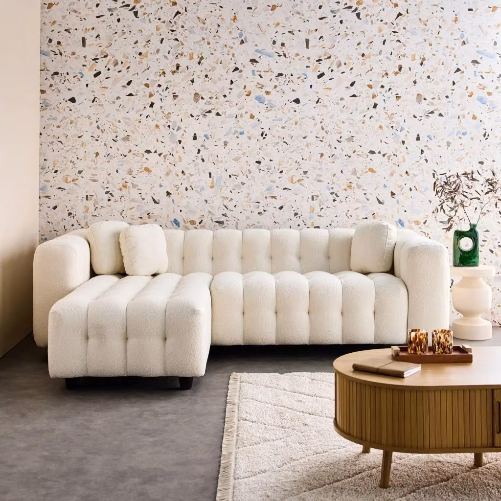 Divano angolare reversibile Sweeek in tessuto bouclé beige e bianco con cuscini inclusi e coperture rimovibili, L 247 x P 167 x H 71 cm – 2