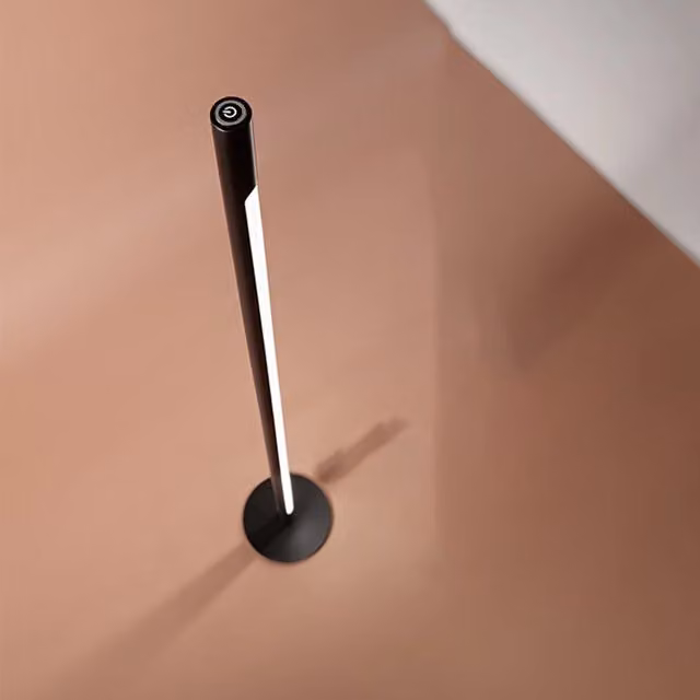 Piantana Moderna Perenz Illumina Stick in Metallo con LED da 22W 3000K Dimmerabile Disponibile in Nero o Bianco – 1