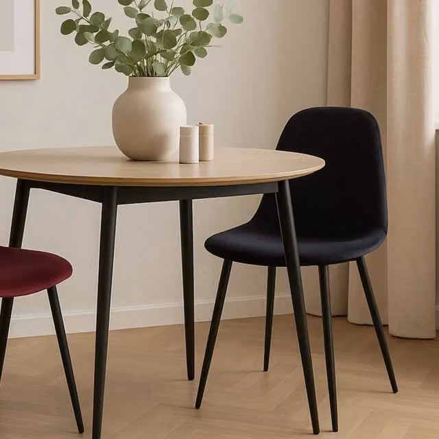 Set 4 Sedie Marta in Velluto Nero con Impunture a Rombi, Seduta Imbottita e Gambe in Metallo Nero, 44 x 52 x 85 cm