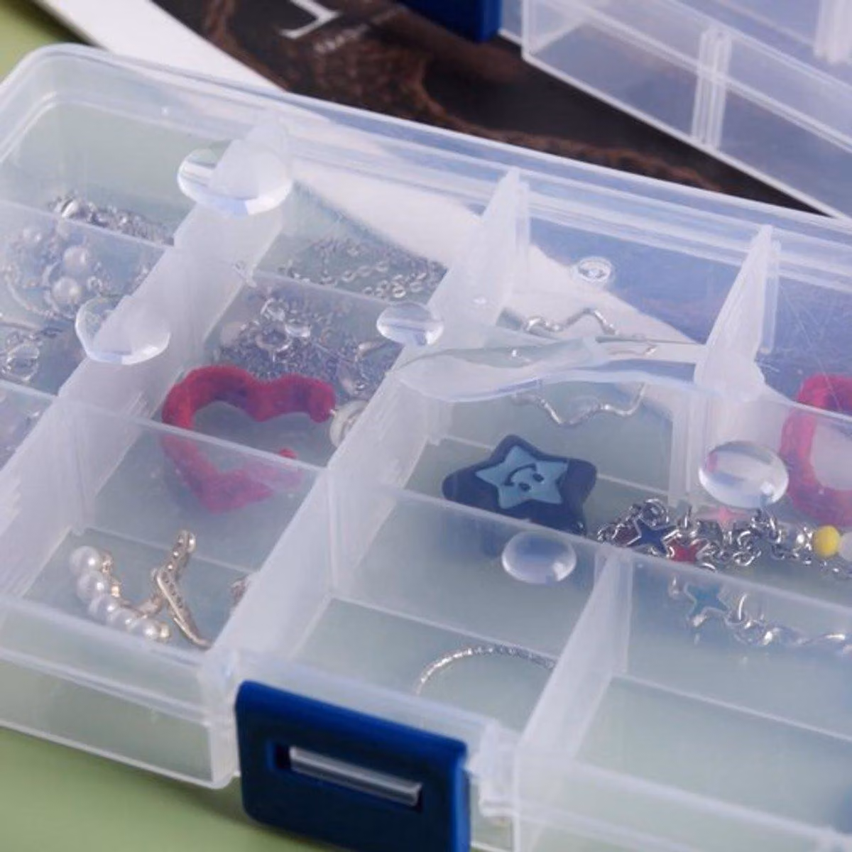 Set di 2 contenitori trasparenti in plastica, ideali per organizzare gioielli, materiali per hobby e piccoli oggetti, con divisori regolabili