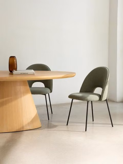 Sedia imbottita Vilna verde con struttura in metallo nero Kenay Home