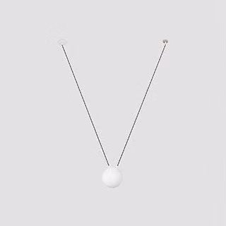 Lampada a sospensione MINE PC SPACE di Faro Barcelona, colore bianco, design minimalista a sfera per interni