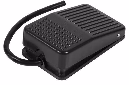Interruttori a pedale elettrici a 230 V - pedale in plastica - leggero - robusto - cavo da 10 cm