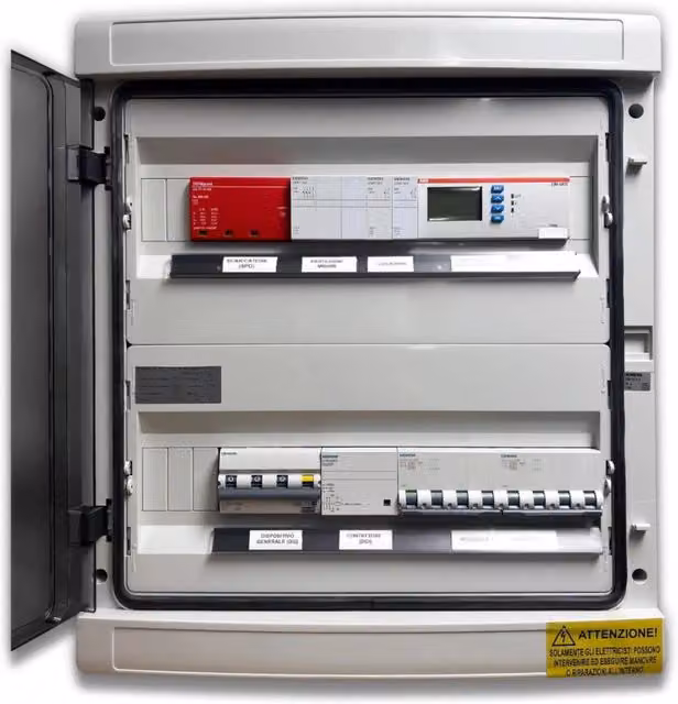 Quadro AC Trifase ABB 20kW con Doppio Ingresso Inverter 32A 400V IP65 36 Moduli con Interruttore Magnetotermico Differenziale Scaricatore e Portafusibili DEHN QACT20-2