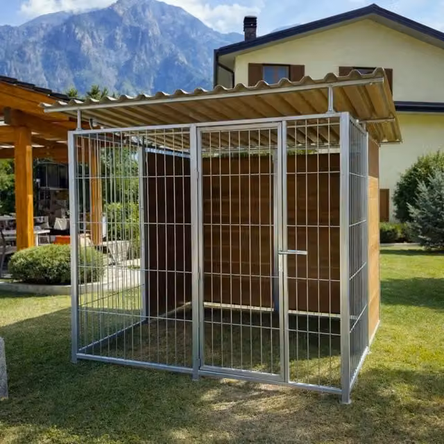 Box per cani da esterno SIDERBOX in legno e metallo marrone con tetto e pavimento rialzato H 180 x L 300 x P 200 cm