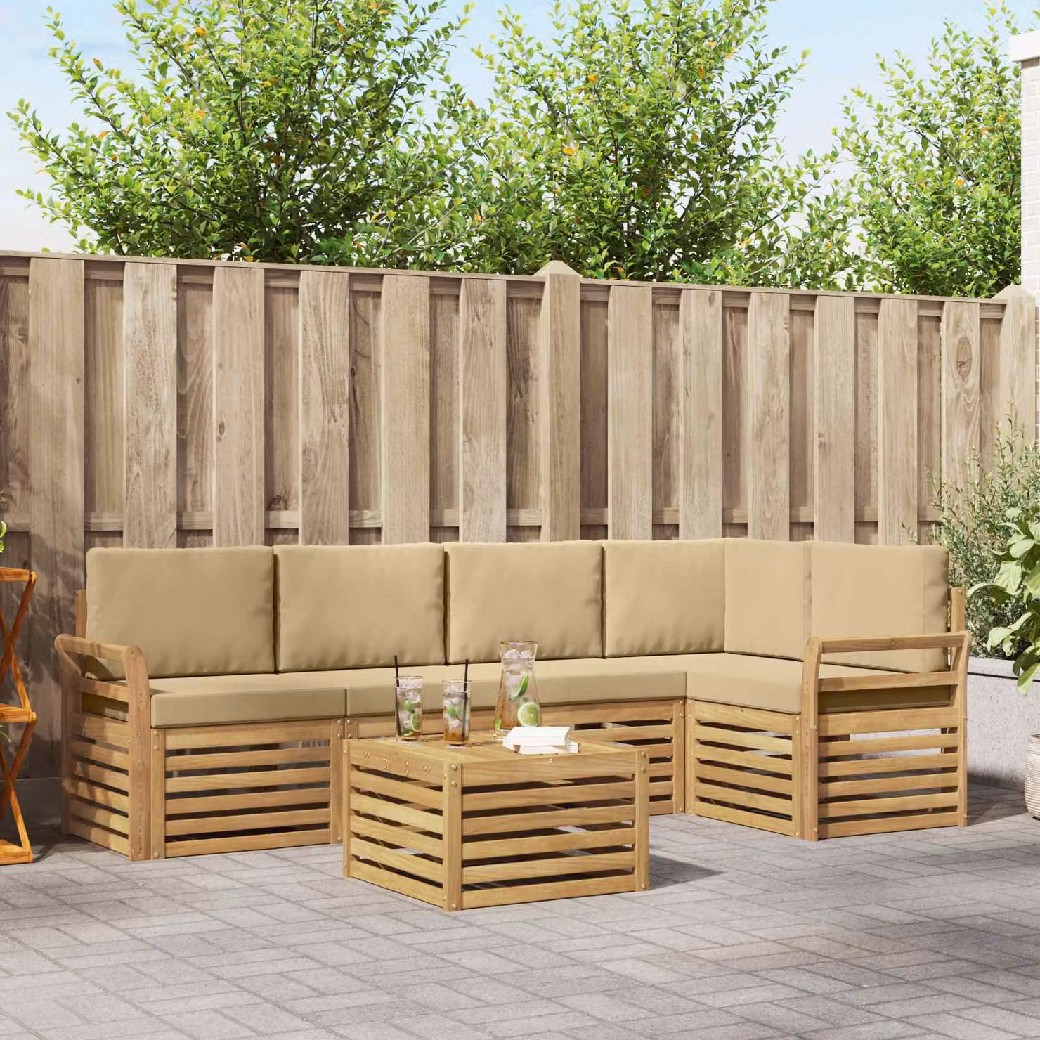 Set di divani da esterno vidaXL 6 pezzi in legno di acacia con cuscini Bianco e Beige