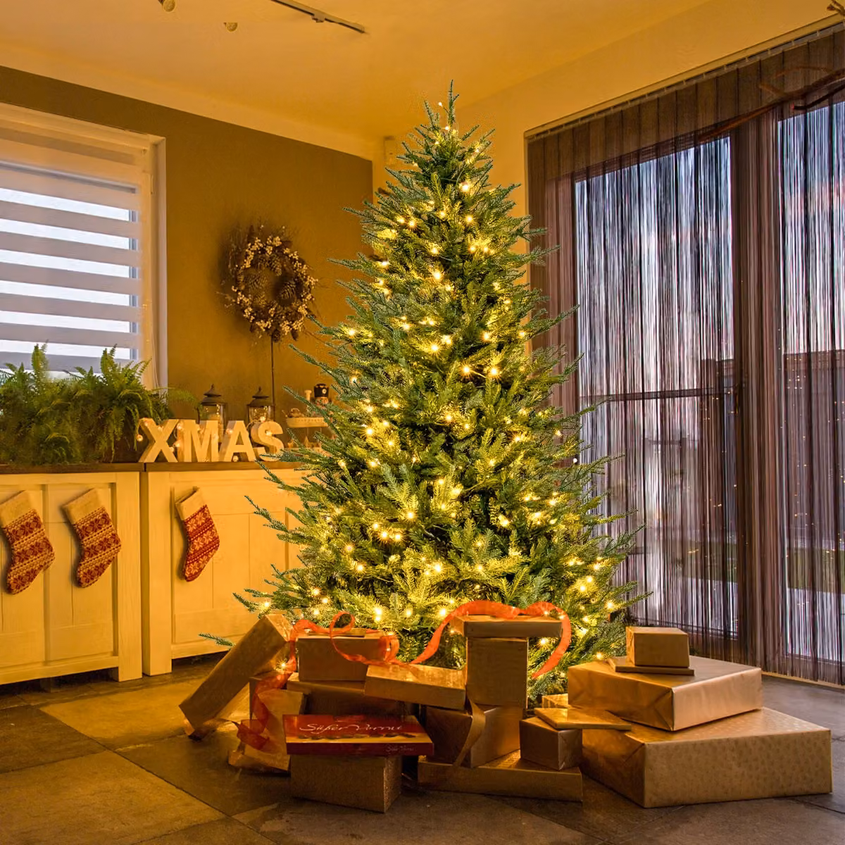 Set natalizio Costway composto da albero artificiale verde con LED da 183 cm e corona gonfiabile con Babbo Natale e fiocco rosso