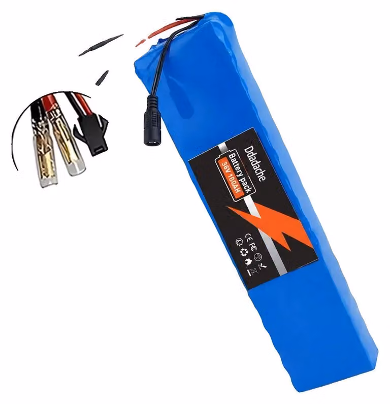 Batteria al litio, capacità 100Ah, con sistema di gestione della batteria (BMS) integrato, configurazione 10S3P, con connettori Bullet-SM