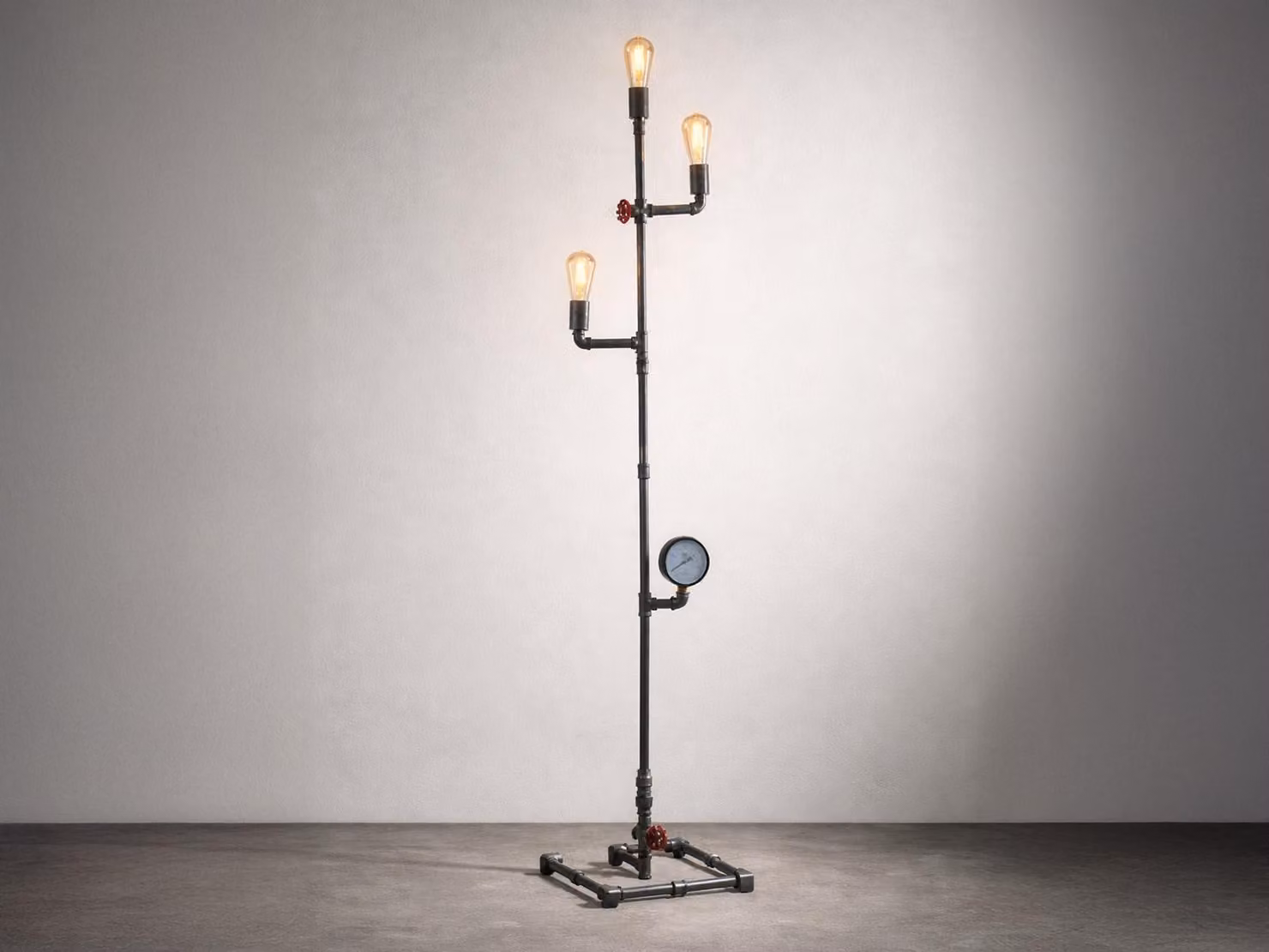 AMARCORD lampada da terra dal design industriale in stile tubo d'acqua, grigio antico