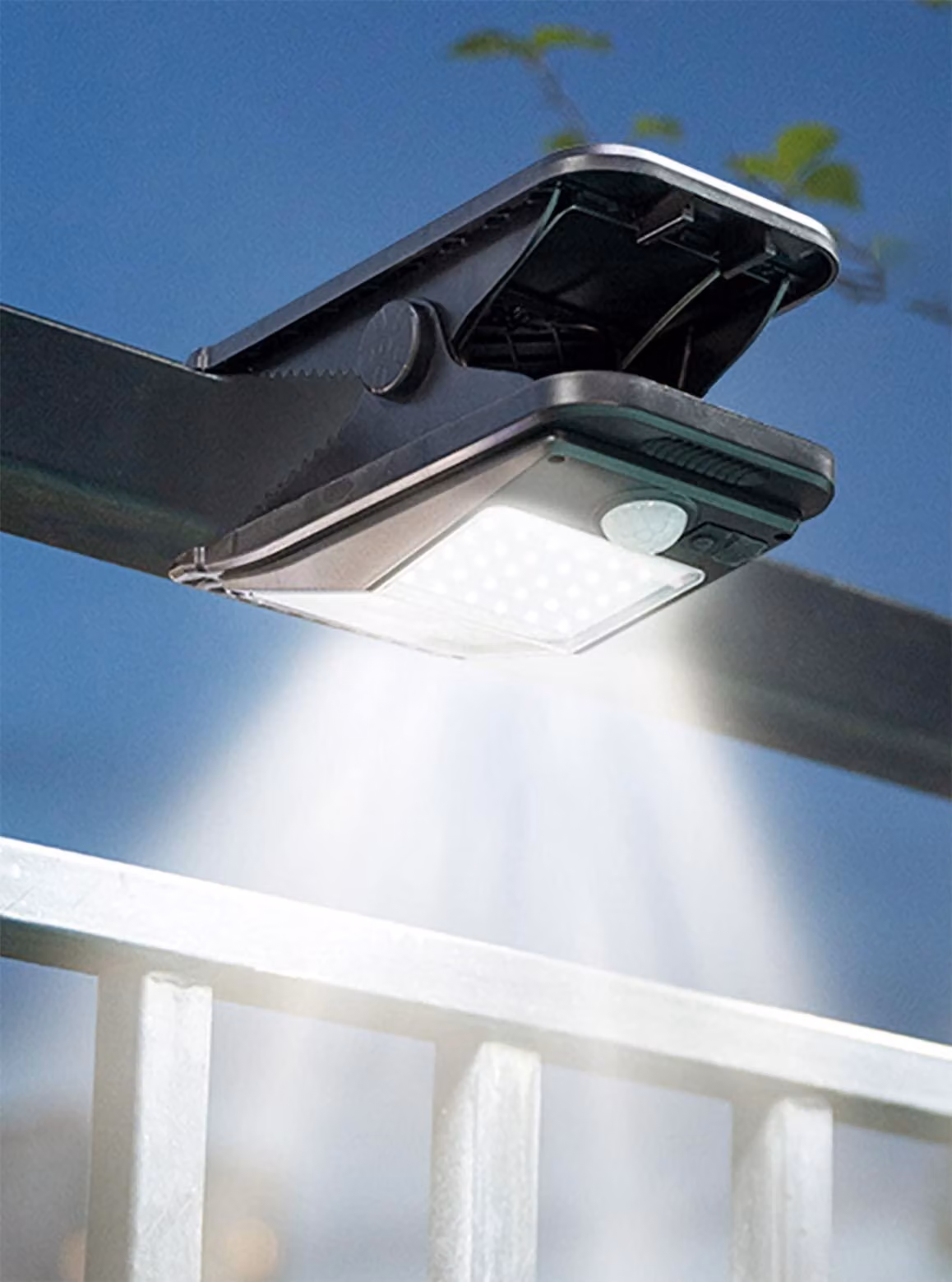 Lampada solare con 72 LED, grado di protezione IP65, sensore di movimento, per uso esterno