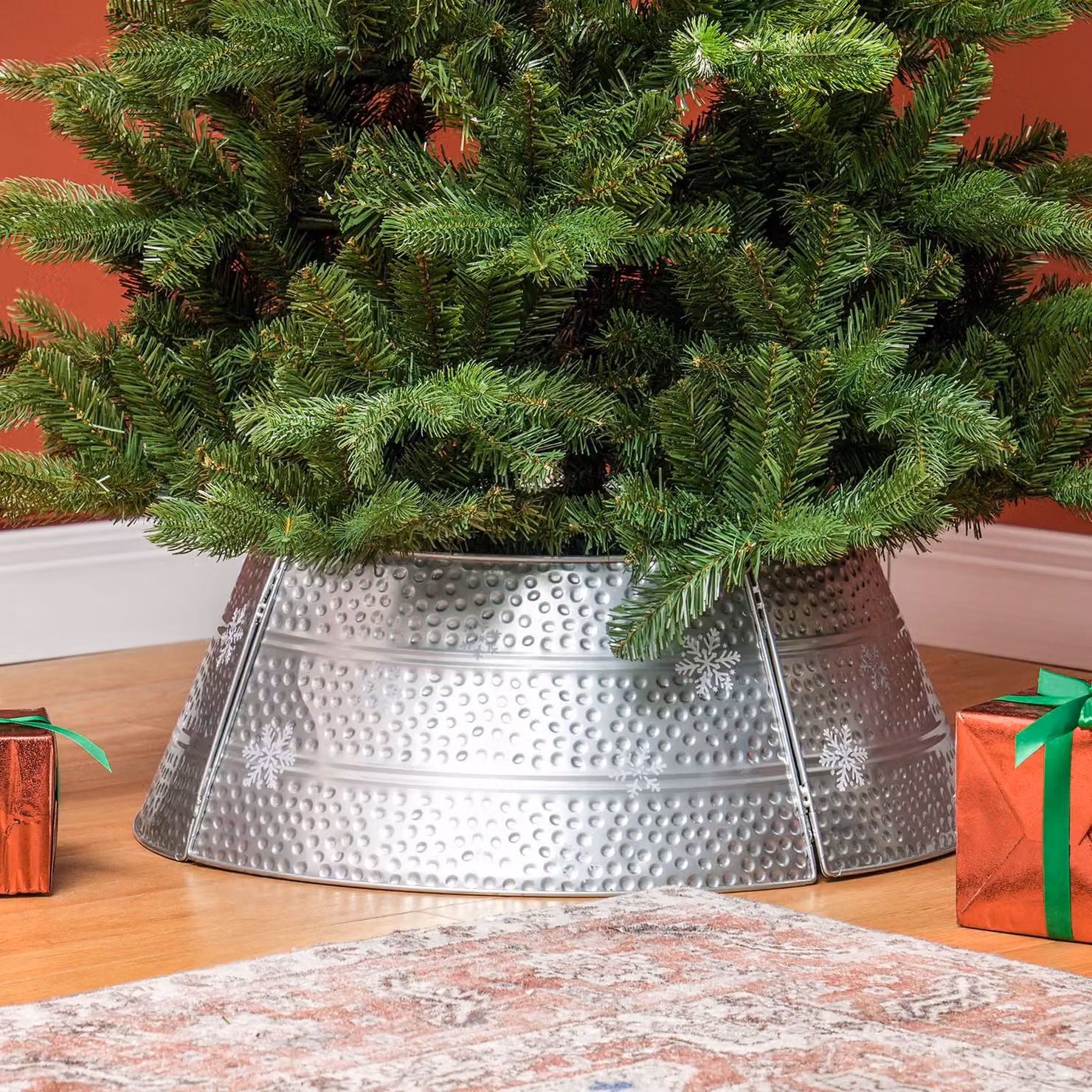 Copertura per base di albero di Natale HOMCOM in metallo impermeabile, Argento, L/P/H: 66 x 66 x 23 cm – 2