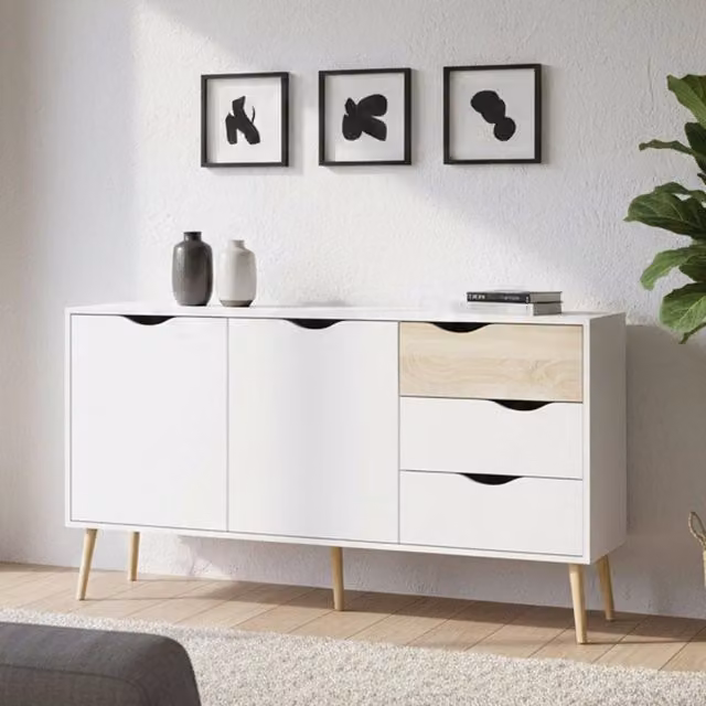 Credenza Animato DMORA con due ante e tre cassetti, colore bianco e rovere, L: 147 cm, H: 81 cm, P: 39 cm