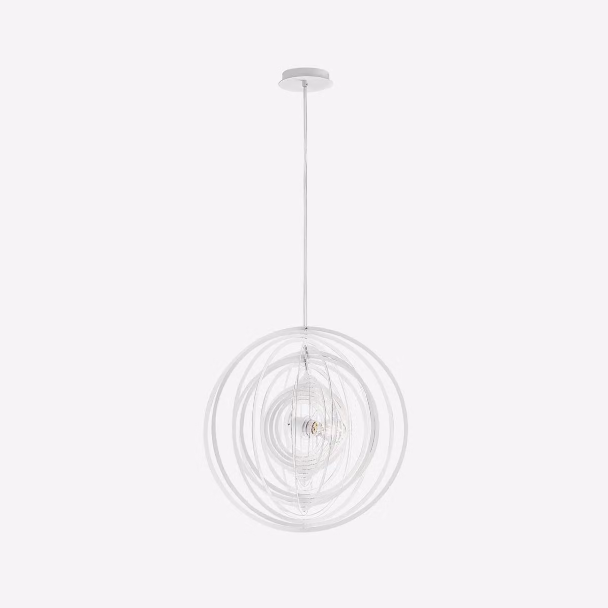 Lampada a sospensione CLUB, realizzata in metallo bianco, dimensioni 120 x 50 cm.