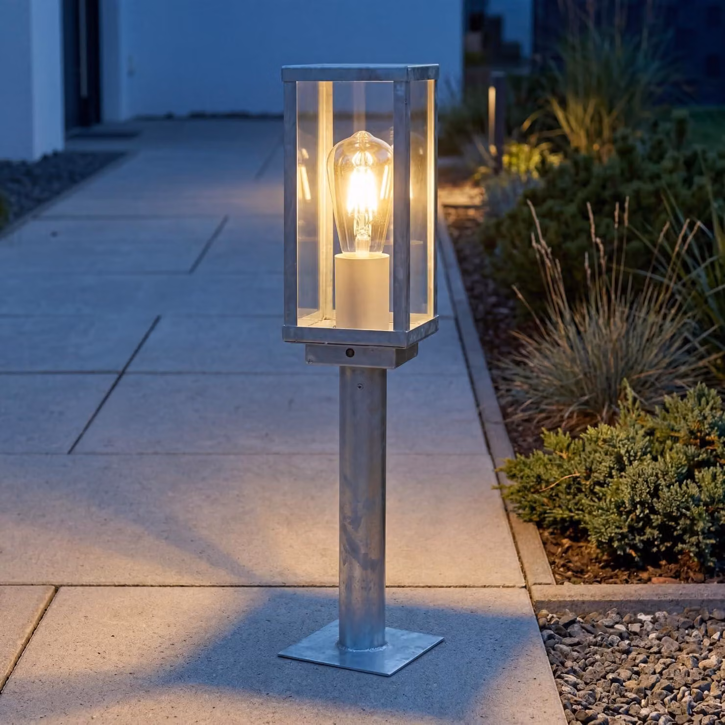Lampada da esterno a pavimento con sensore, stile vintage, zincata, grado di protezione IP44, attacco E27, altezza 50 cm