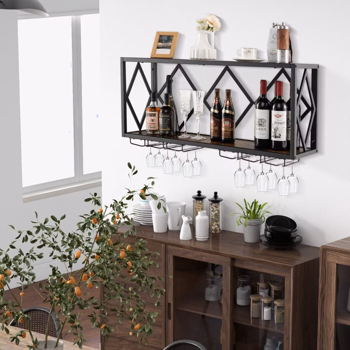 Portabottiglie da parete Costway in stile industriale per 39 bottiglie e 12 bicchieri, L/P/H: 100 x 25 x 45 cm, colore marrone e nero