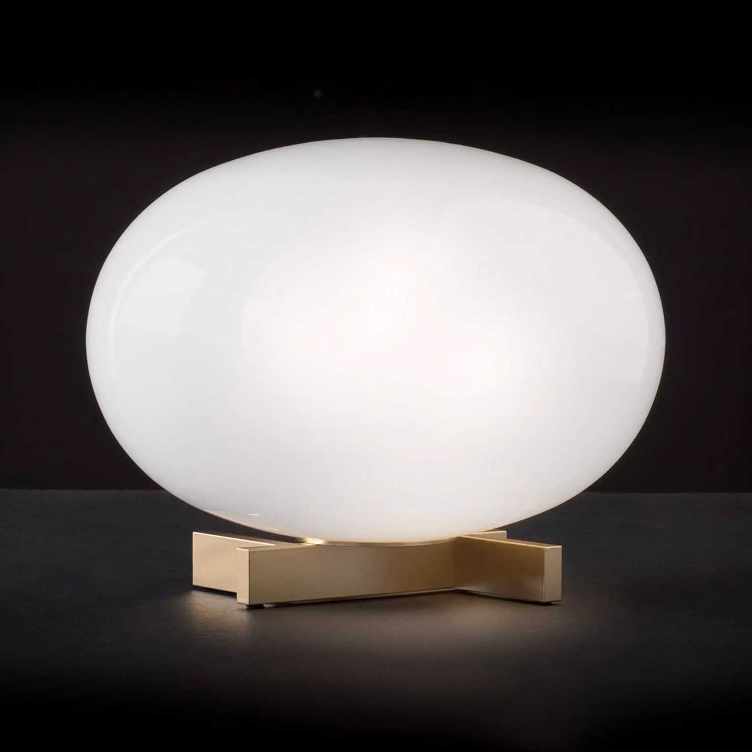 Oluce Lampada da tavolo di design Alba, dimmerabile, Bianco / Opale, Soggiorno / Sala da pranzo, Vetro, Design, Lampada da tavolo