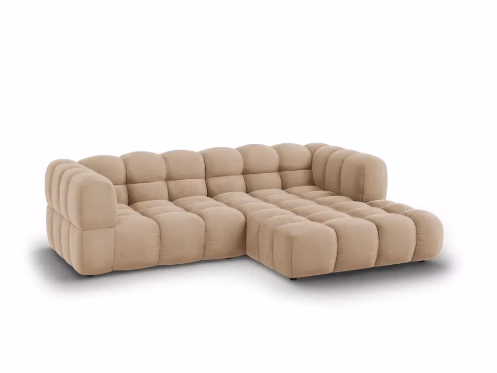 Divano angolare modulare Sky di Cosmopolitan Design, modello a 3 posti con orientamento destro, rivestito in velluto color sabbia. L/P/H: 244 x 132 x 75 cm. – 2