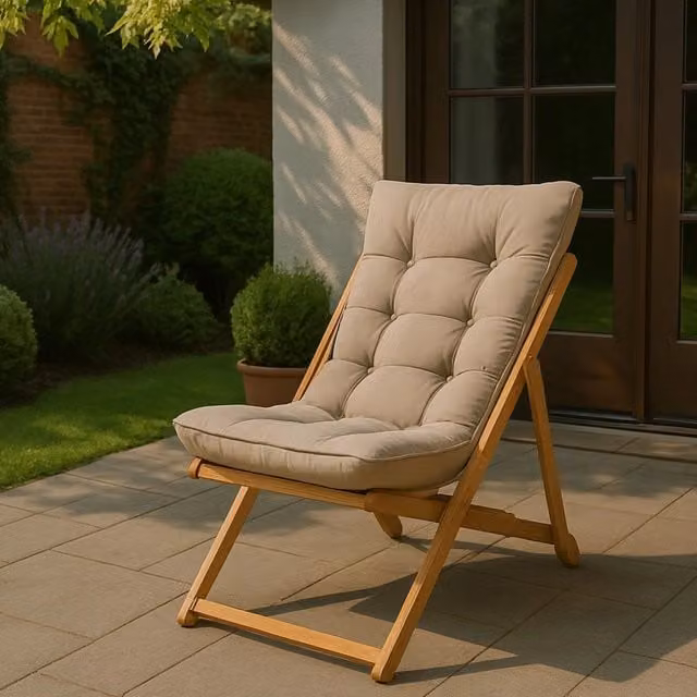 Sedia da esterno DMORA in legno massello trattato con schienale reclinabile, braccioli e cuscini inclusi, colore marrone e beige – 1