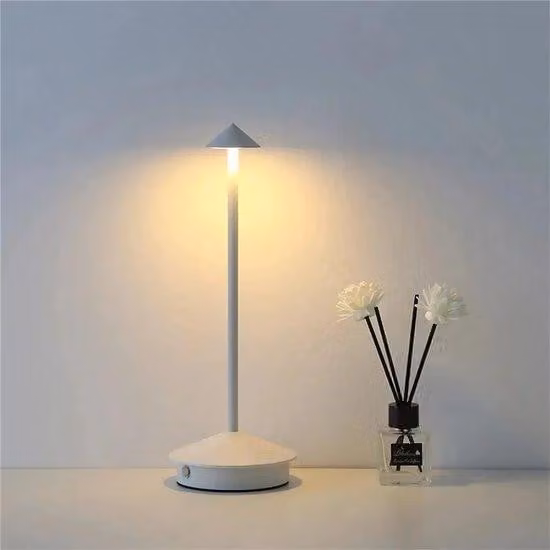 Lampada da tavolo a LED dimmerabile, ricaricabile, per ristoranti, bar e camere da letto; lampada da comodino con tre colori regolabili, bianca.
