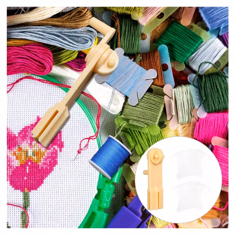 Bobine in plastica bianca per avvolgere fili, confezione da 30 pezzi, complete di avvolgitore per fili da ricamo e accessori da cucito