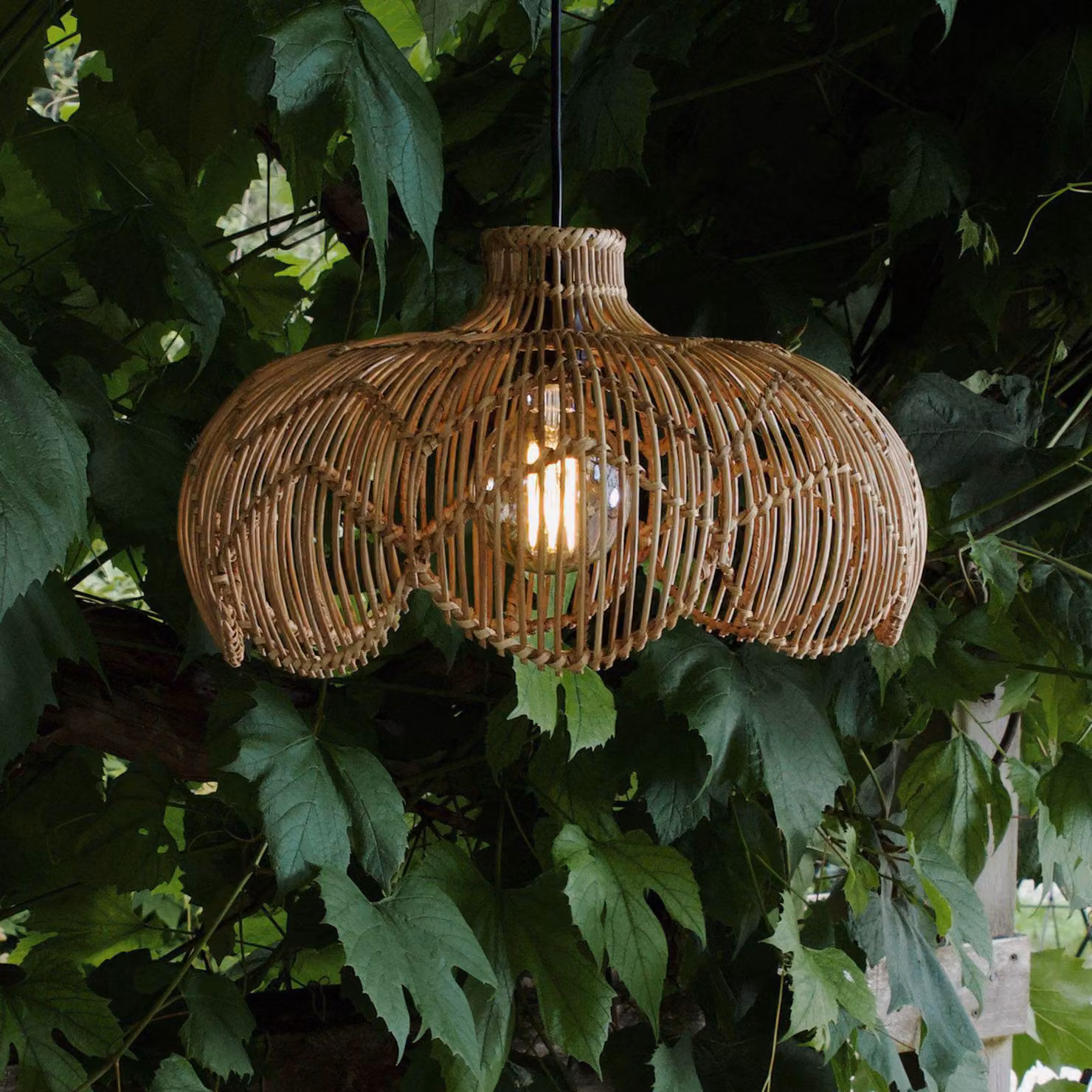 PR Home Lampada a sospensione da esterno Belle, rattan naturale, Ø 43 cm, spina IP44 Belle, Legno chiaro, Legno