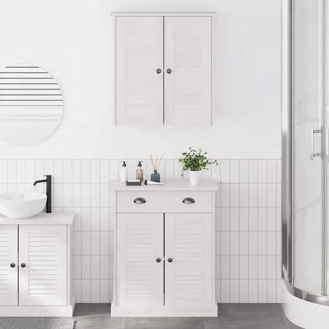Mobiletto da bagno sospeso vidaXL in legno di pino bianco stile rustico con ante a cerniera e ripiani interni