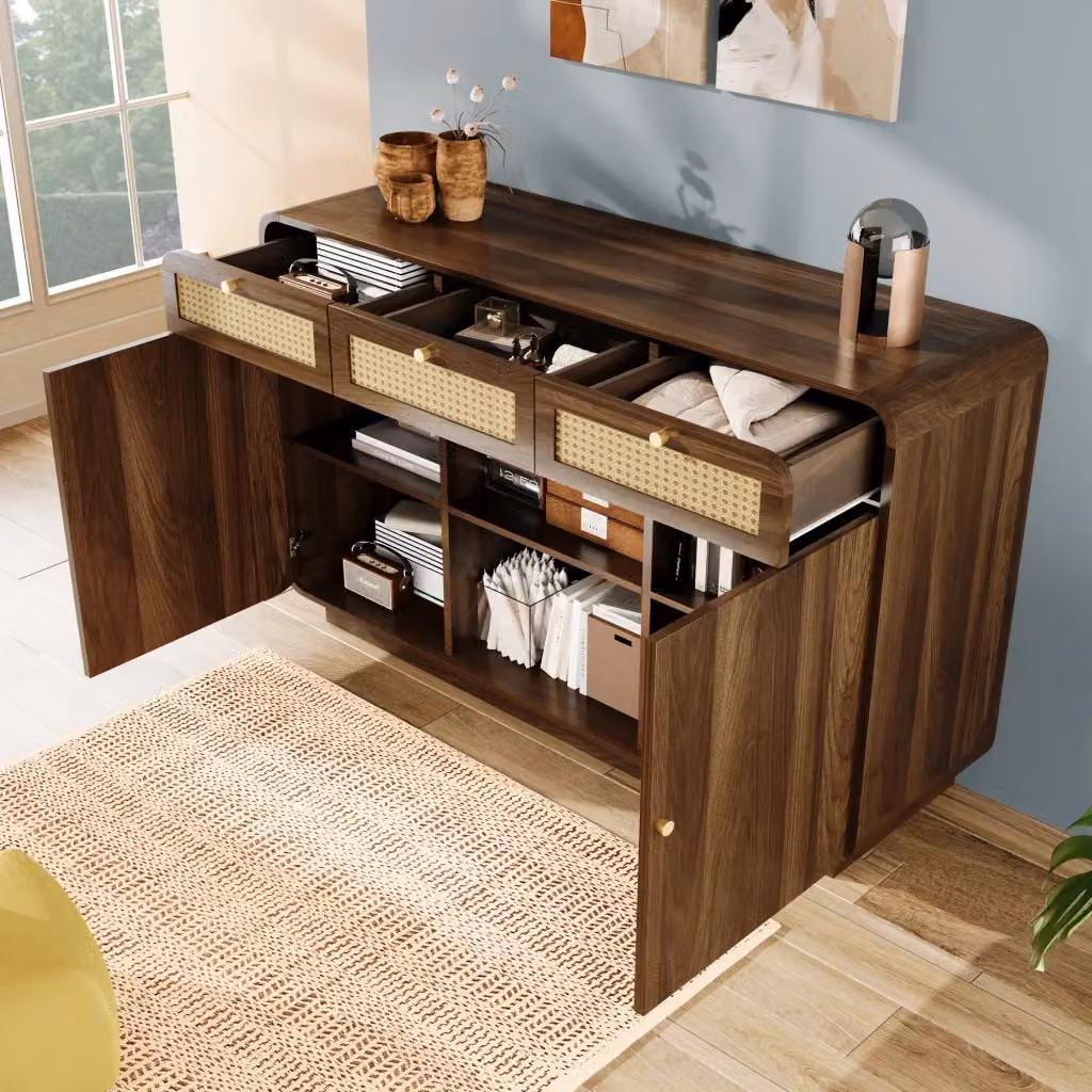 Credenza REDOM in legno e rattan marrone con dettagli oro, L: 120 cm, P: 40 cm, H: 85 cm – 2