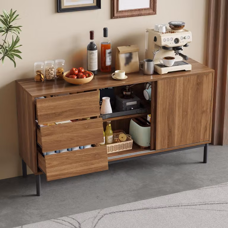 Mobiletto da cucina MODFU, credenza laterale con spazio contenitivo, mobile buffet/comodino con 3 cassetti e 2 ante scorrevoli, armadietto portaoggetti 150 x 40 x 80 cm, noce
