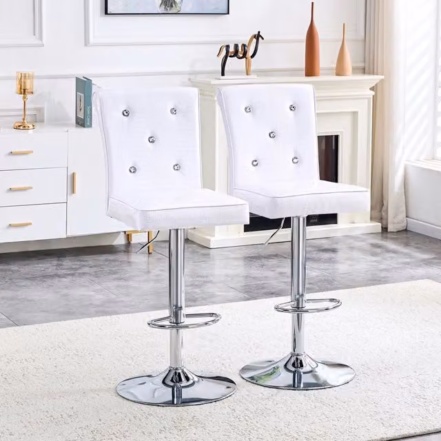 Set di 2 sedie da pranzo OKWISH in ecopelle bianca con dettagli glamour e struttura in metallo e plastica