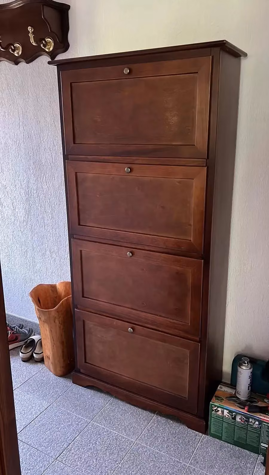 Scarpiera con 4 ante ribalta in stile arte povera Mobili 2G colore noce L: 79 cm, P: 30 cm, H: 170 cm – 2