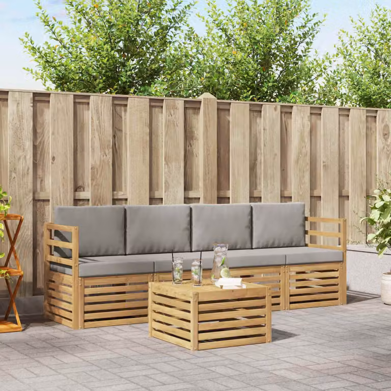 Set di divani da esterno vidaXL composto da 5 pezzi con tavolo da caffè, struttura in legno di acacia e cuscini in tessuto bianco e grigio