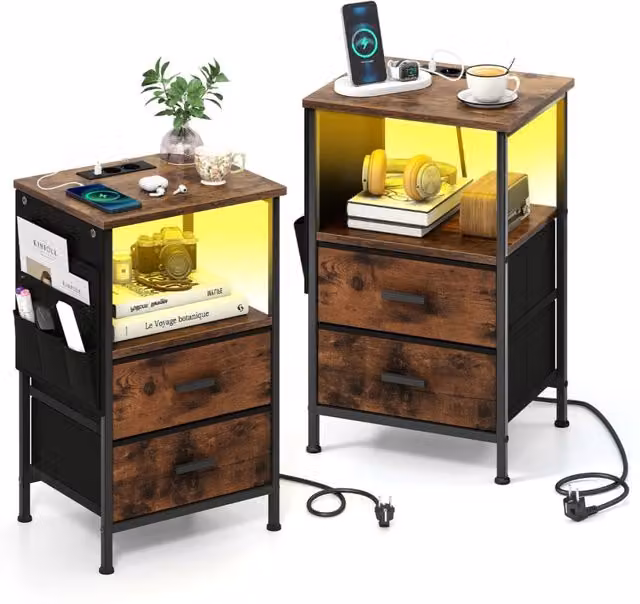 Set di 2 comodini in stile industriale con stazione di ricarica, 2 cassetti e 6 tasche laterali, colore marrone e nero, L: 60 cm, H: 38 cm, P: 30 cm