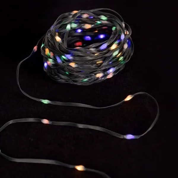 Catena luminosa a LED, 10 metri, RGBY, alimentata a batteria (3 batterie AA), ideale per feste