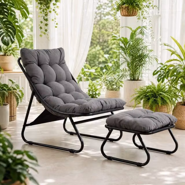 Sedia da giardino con poggiapiedi, struttura in acciaio nero e cuscino grigio