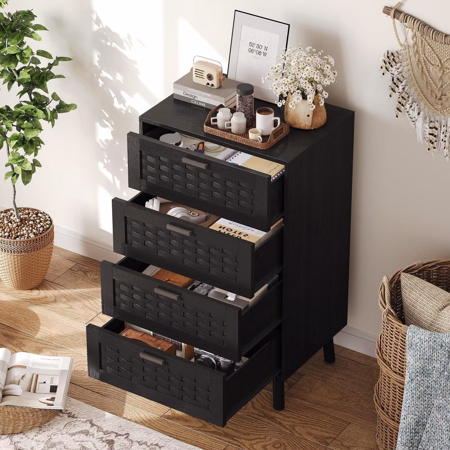 Comodino con 4 cassetti, dimensioni 55x40x95 cm, colore nero, struttura in legno effetto legno