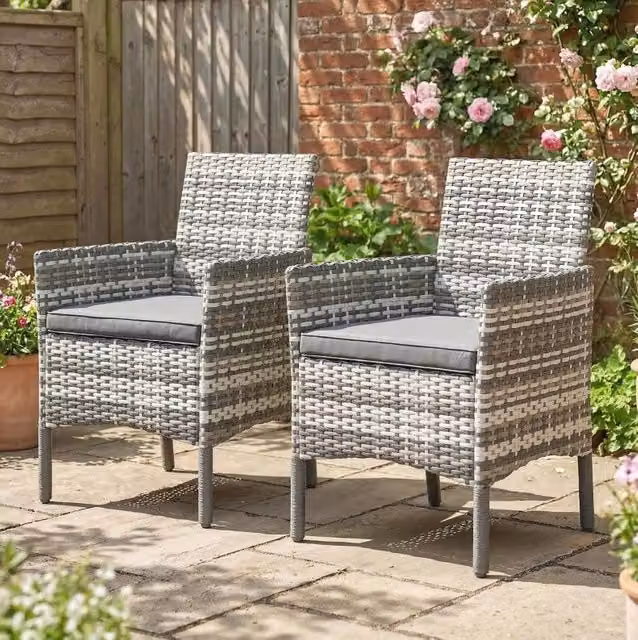 Set di 2 sedie da giardino moderne in rattan sintetico grigio con cuscini e telaio in metallo – 1