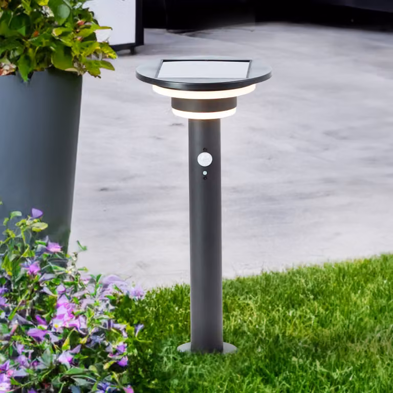 BRILLANTE battiscopa solare nero per esterni GARVINA | incl. rilevatore di movimento | altezza 45 cm | 3W 430lm 3000 K | acciaio inox/plastica