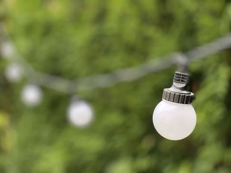 Catena di prolunga LED da 5 metri, con 10 sfere bianco caldo, grado di protezione IP67, collegabile