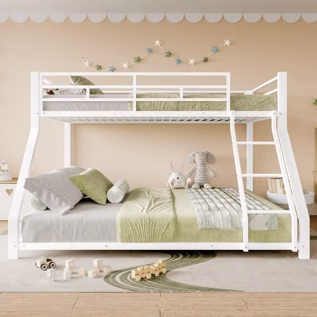 Letto a castello 90x200 e 140x200 cm con scala e parapetto; struttura in metallo bianco per cameretta