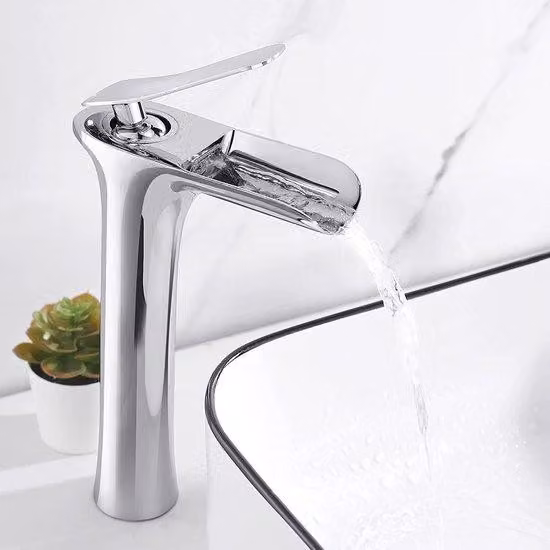 Miscelatore per cucina Famanu, design a cascata, cromato