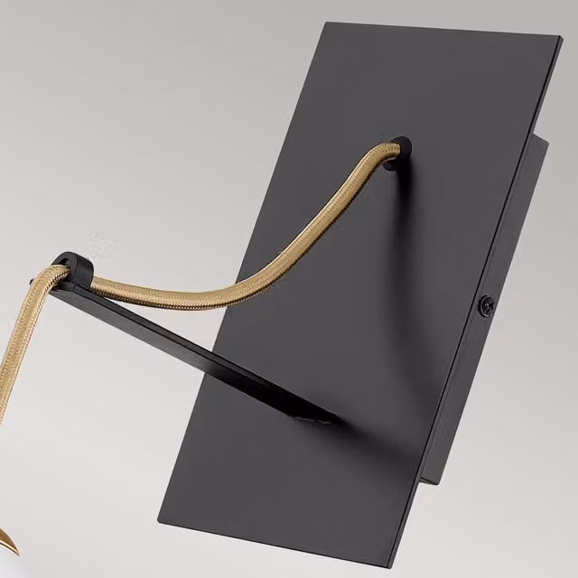 Applique Contemporanea Nula Hinkley in Acciaio con 1 Luce E14 disponibile in Bianco, Oro/Ottone o Nero
