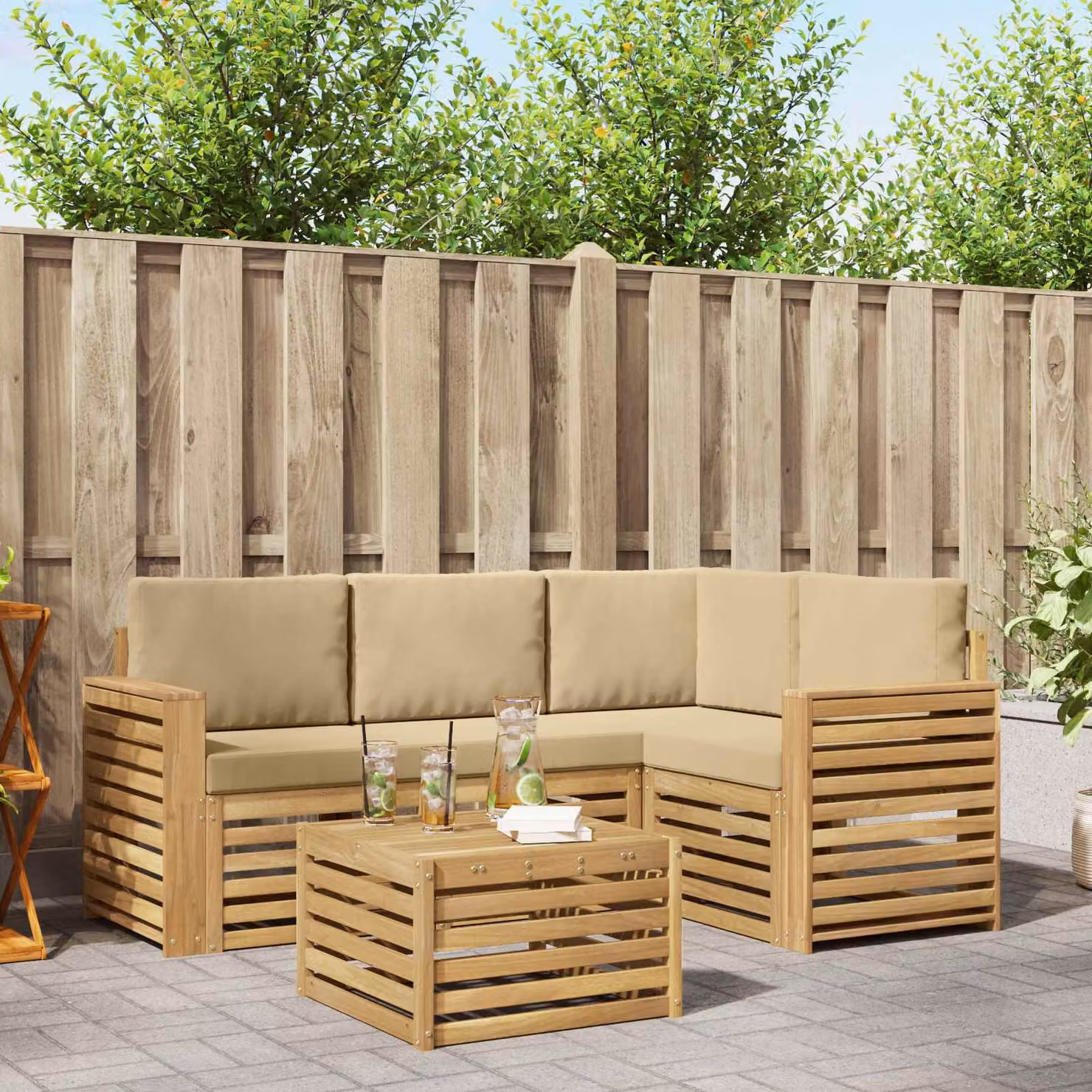 Set di divani da esterno vidaXL 5 pezzi in legno di acacia con cuscini, colore bianco e beige