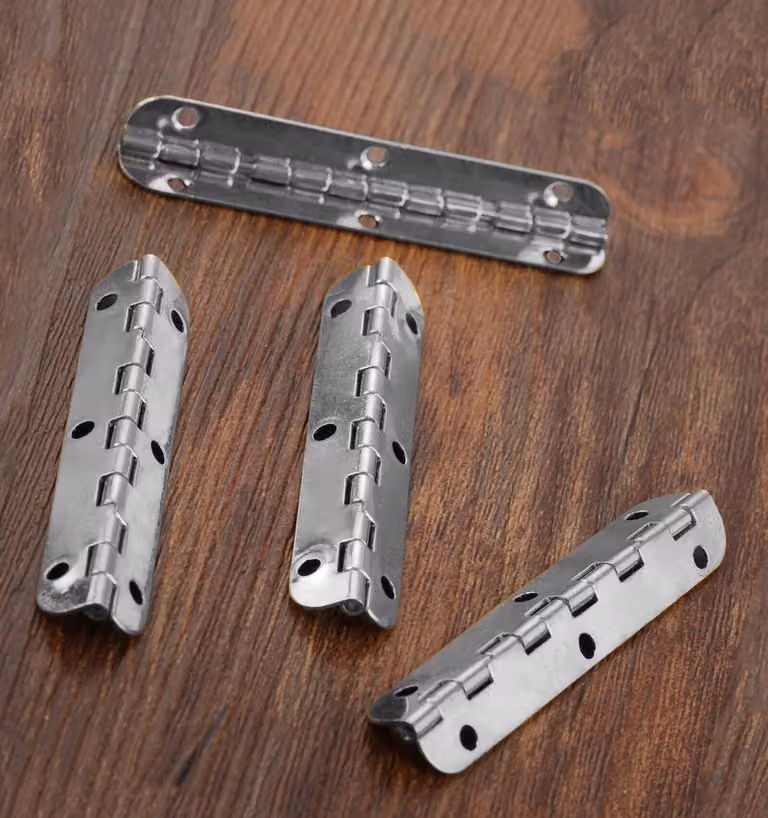 Set di 10 cerniere lunghe, (lunghezza 6,5 cm, argento, apertura max 90 gradi)