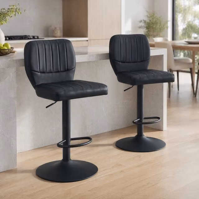 Sgabello da bar OKWISH girevole a 360 gradi con schienale e poggiapiedi, imbottito in similpelle nera e metallo nero per cucina e soggiorno – 1