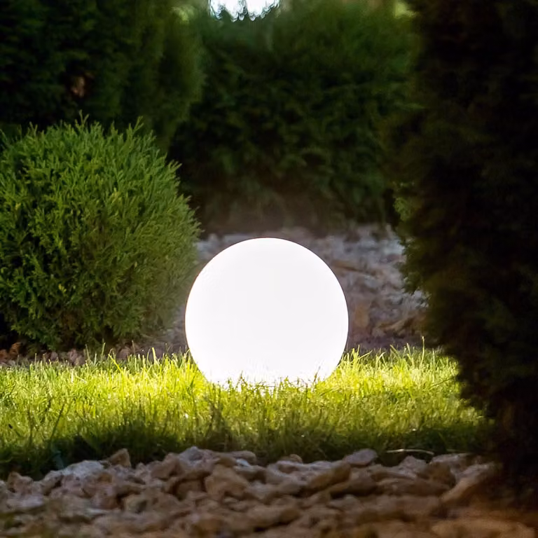 Lampada solare a forma di sfera, con LED RGB, grado di protezione IP44, diametro 25 cm, dotata di sensore di luminosità
