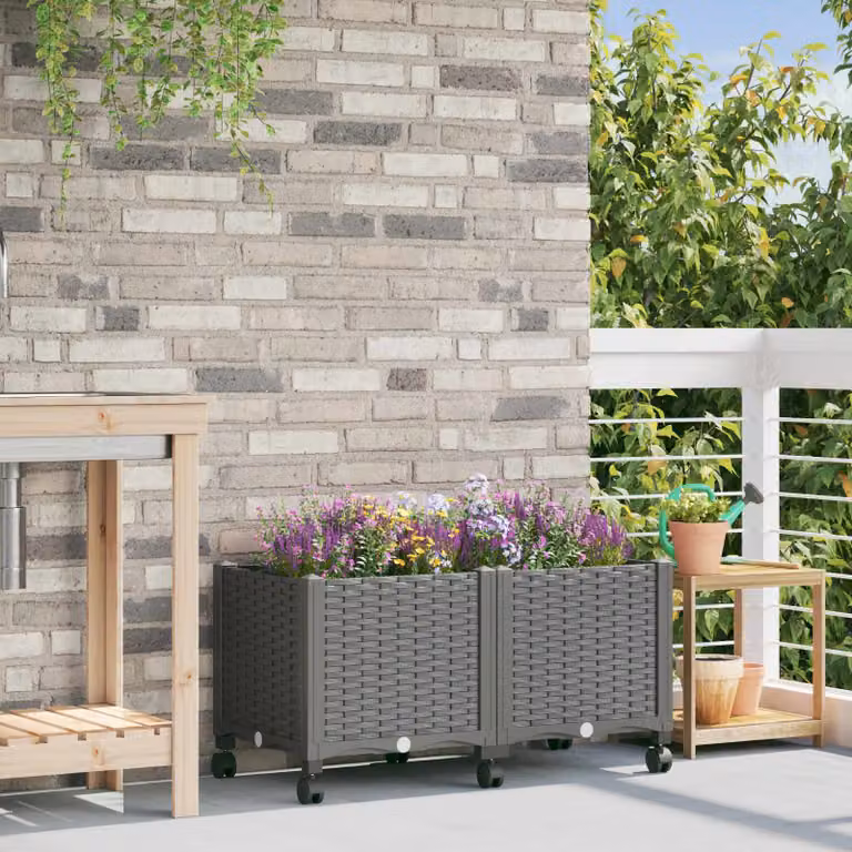 Vaso da giardino con ruote vidaXL in plastica grigio chiaro L: 80 cm, P: 40 cm, H: 44 cm