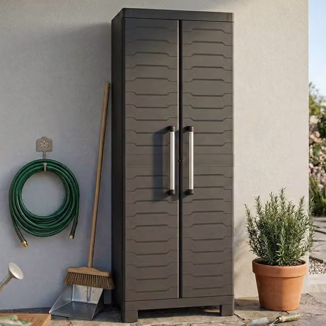 Armadio da esterno Terrebonne DMORA nero con ripiani interni e serratura, L: 65 cm, P: 45 cm, H: 182 cm