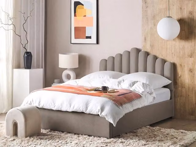 Letto contenitore matrimoniale Beliani con rete a doghe e testiera a conchiglia in velluto tortora L/P/H: 160 x 200 x 125 cm