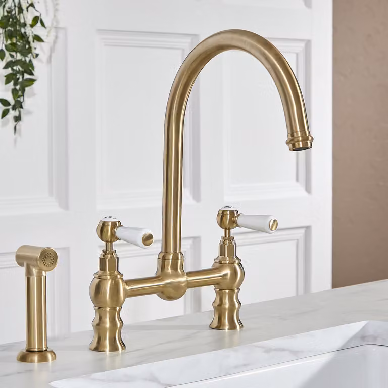 Hudson Reed Elizabeth - Miscelatore da Cucina Classico a Ponte con Spray Estraibile Bicomando - Cromato e Nero